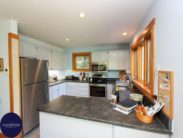 Cape Cod Home 994854