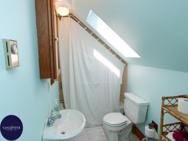 Cape Cod Home 994854