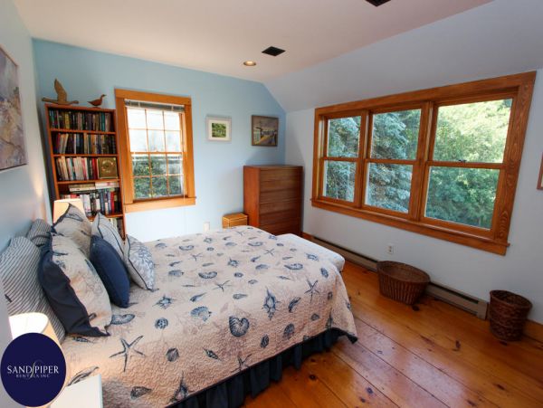 Cape Cod Home 994854