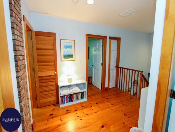 Cape Cod Home 994854