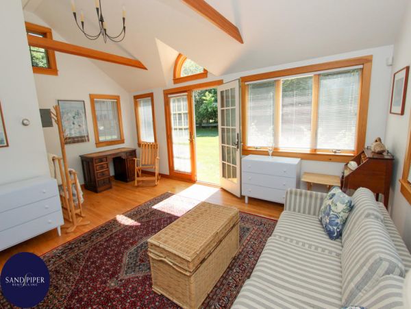 Cape Cod Home 994854