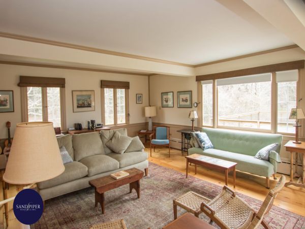 Cape Cod Home 994855