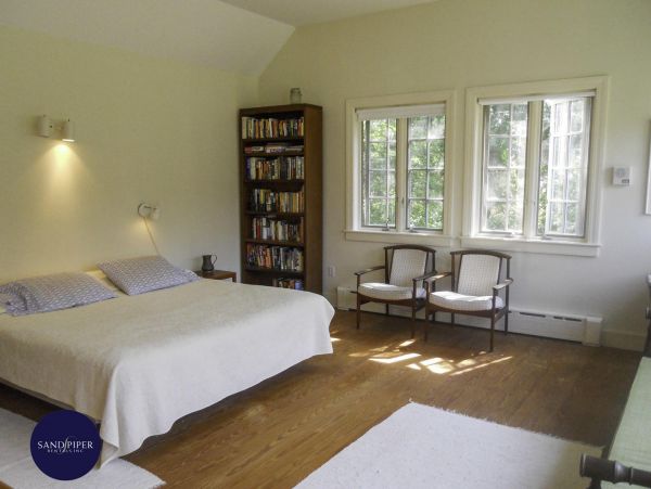 Cape Cod Home 994855