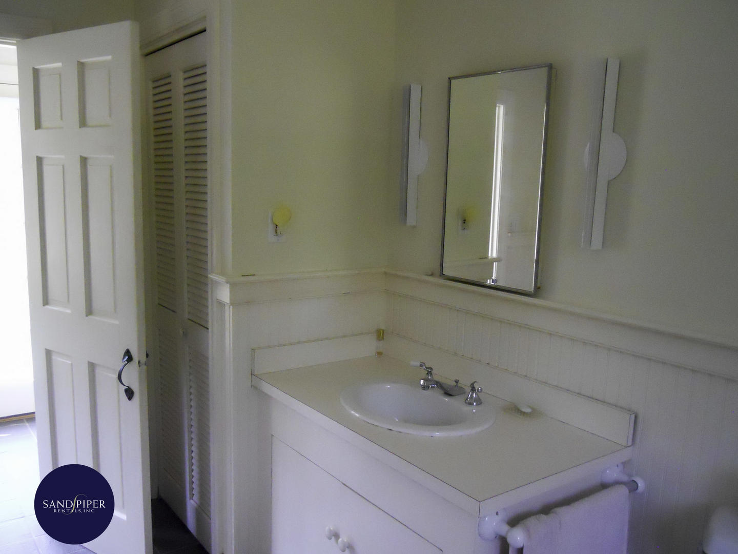 Cape Cod Home 994855