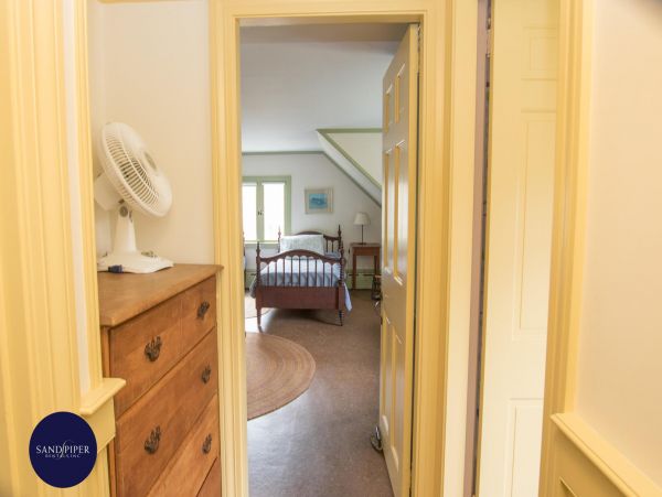 Cape Cod Home 994855