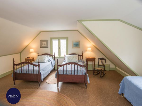 Cape Cod Home 994855