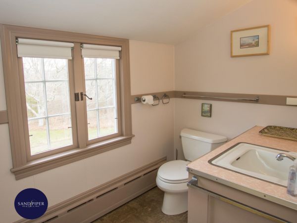 Cape Cod Home 994855