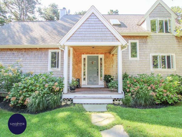 Cape Cod Home 994856