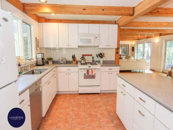 Cape Cod Home 994856