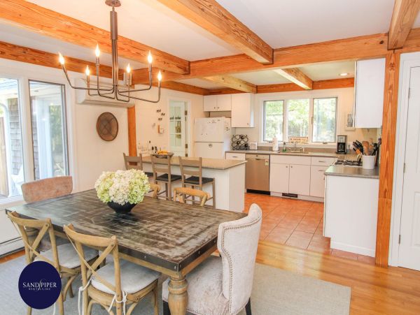 Cape Cod Home 994856