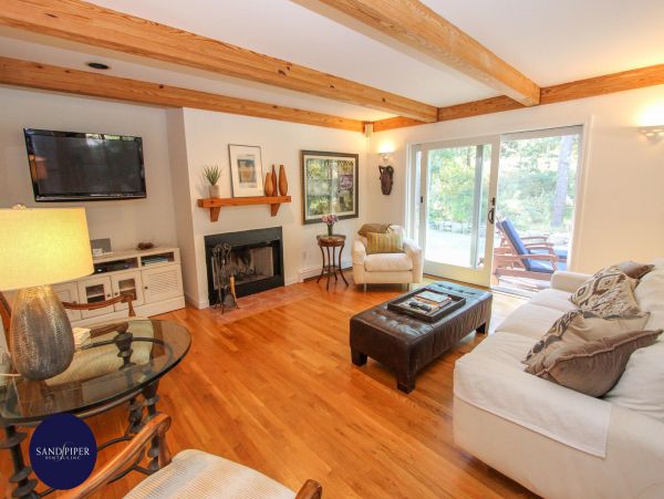 Cape Cod Home 994856