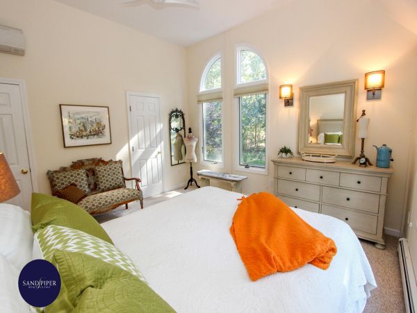 Cape Cod Home 994856