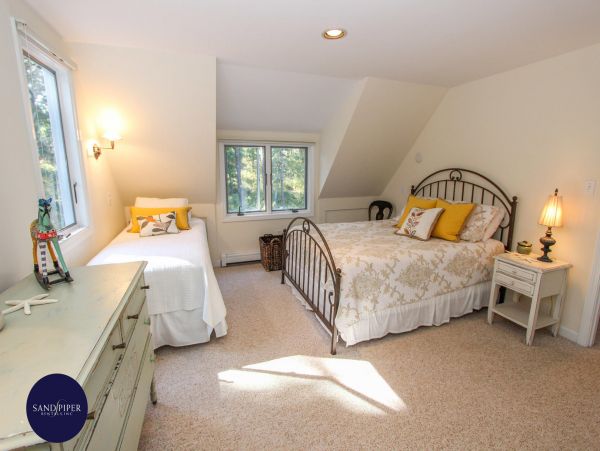 Cape Cod Home 994856