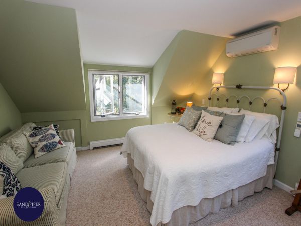 Cape Cod Home 994856