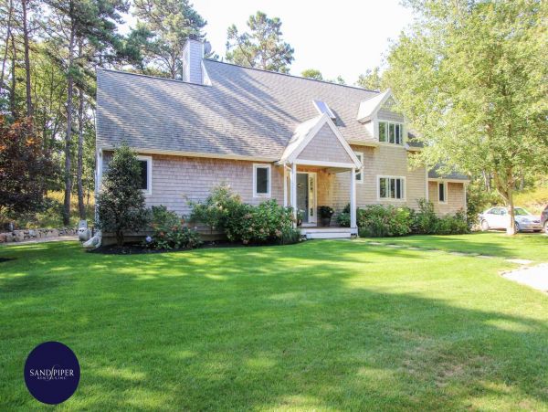 Cape Cod Home 994856
