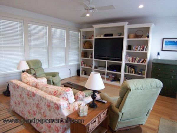 Cape Cod Home 994858