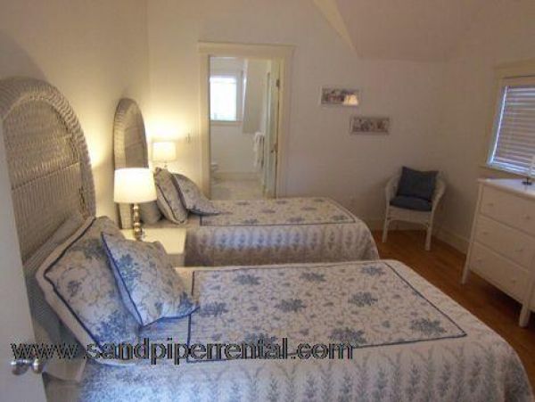 Cape Cod Home 994858