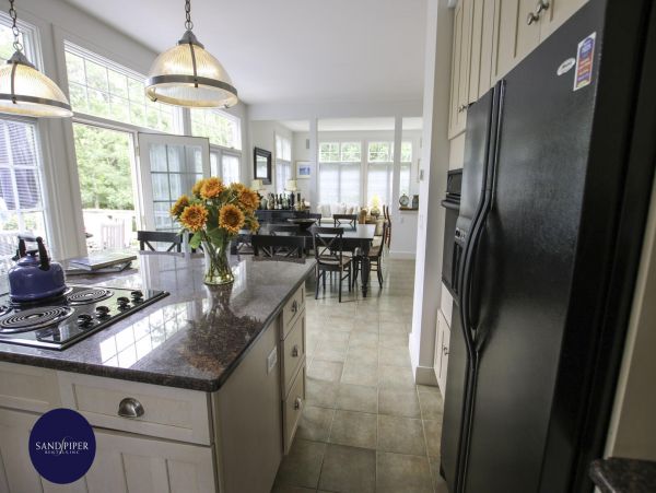 Cape Cod Home 994859
