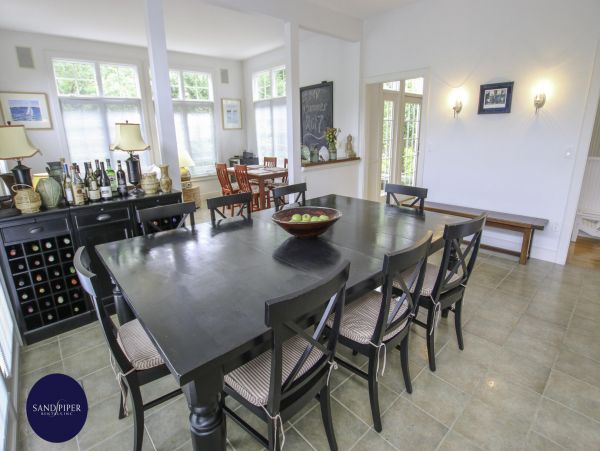 Cape Cod Home 994859