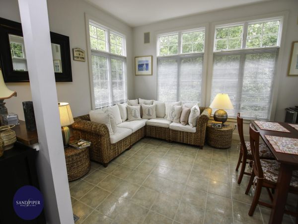 Cape Cod Home 994859