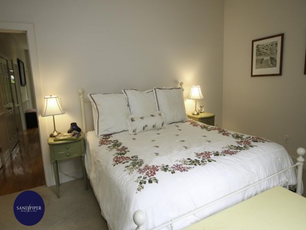 Cape Cod Home 994859
