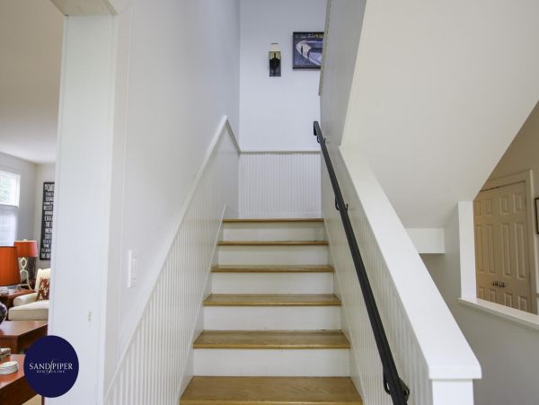 Cape Cod Home 994859