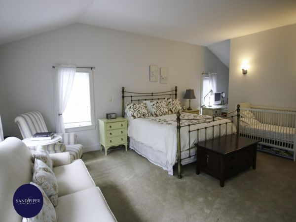 Cape Cod Home 994859