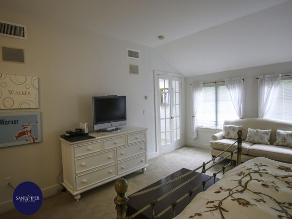 Cape Cod Home 994859
