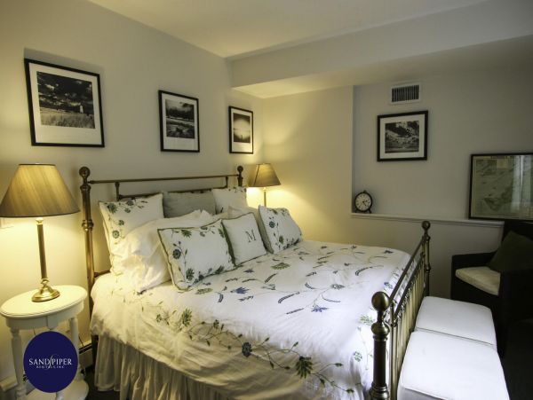 Cape Cod Home 994859