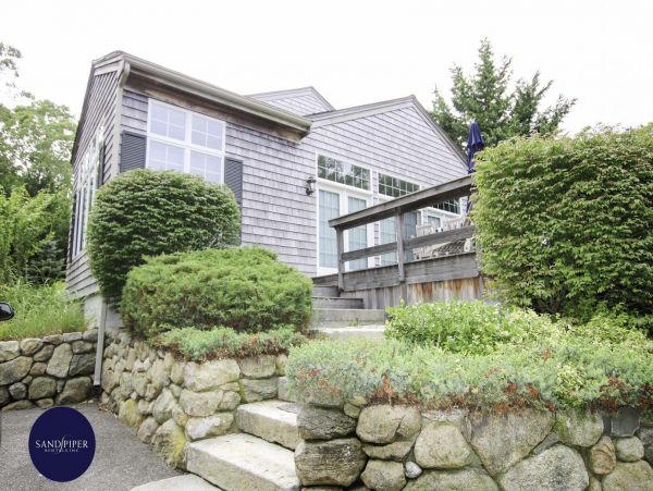 Cape Cod Home 994859