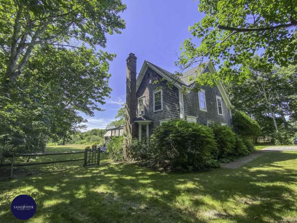 Cape Cod Home 994860