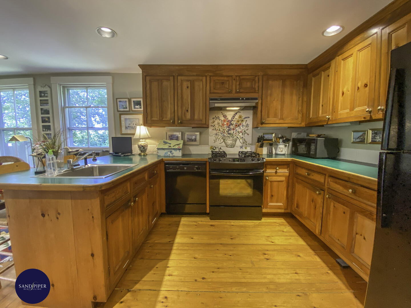 Cape Cod Home 994860