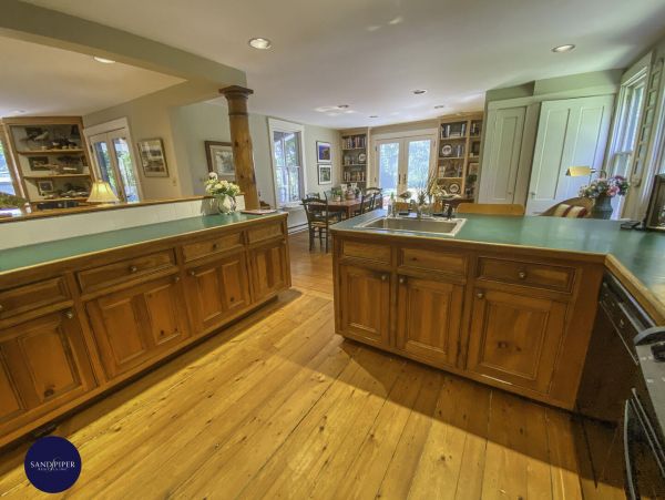 Cape Cod Home 994860