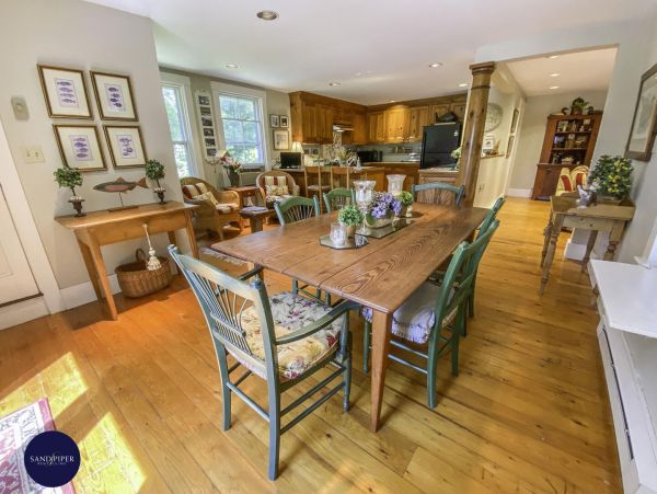 Cape Cod Home 994860