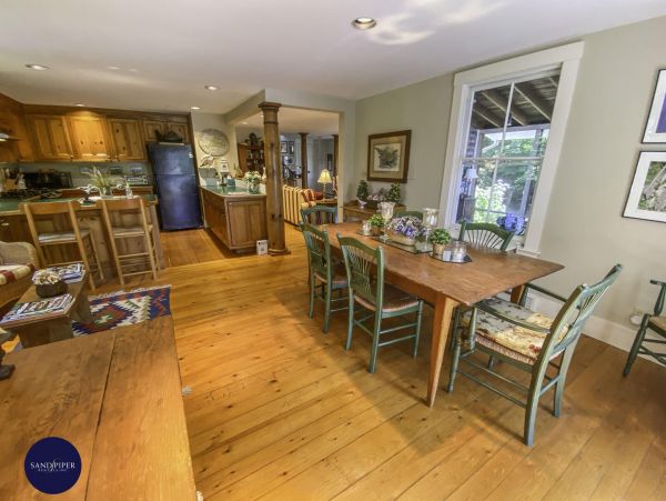 Cape Cod Home 994860