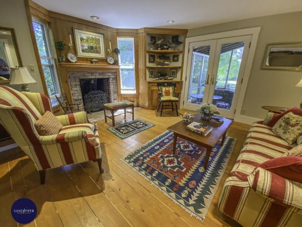 Cape Cod Home 994860