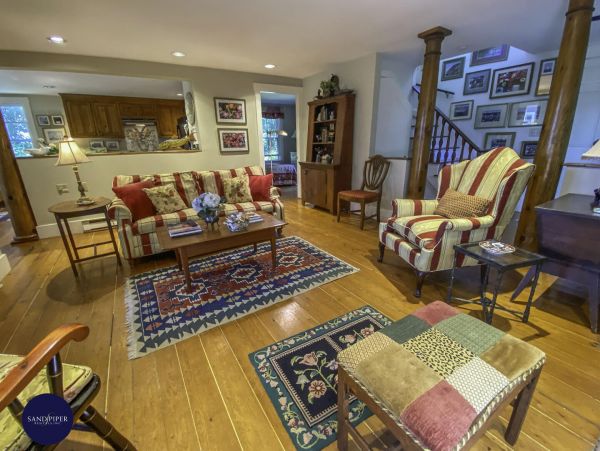Cape Cod Home 994860