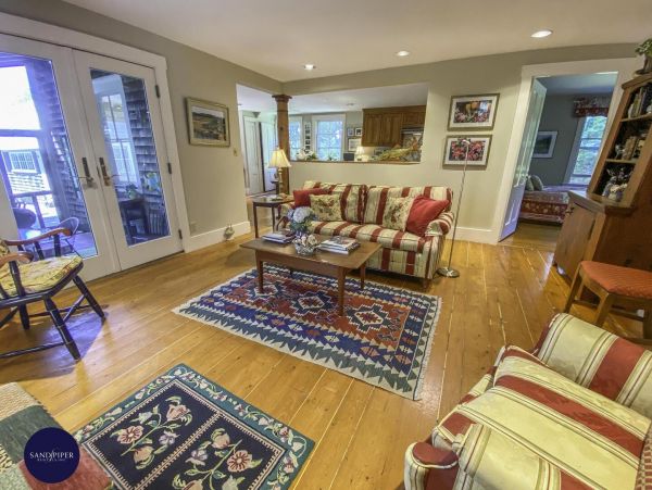 Cape Cod Home 994860