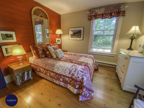 Cape Cod Home 994860