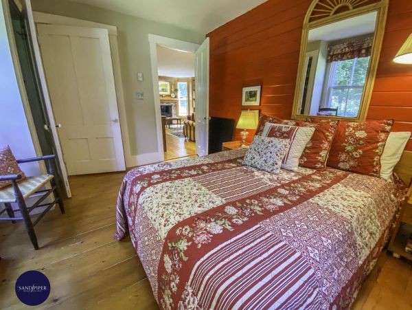 Cape Cod Home 994860
