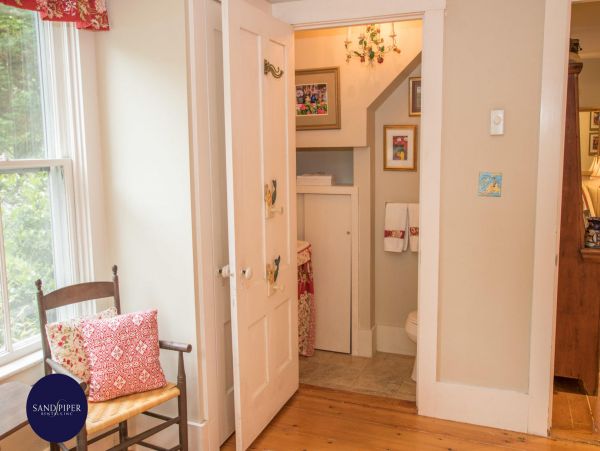Cape Cod Home 994860