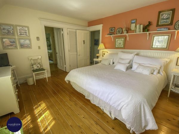 Cape Cod Home 994860