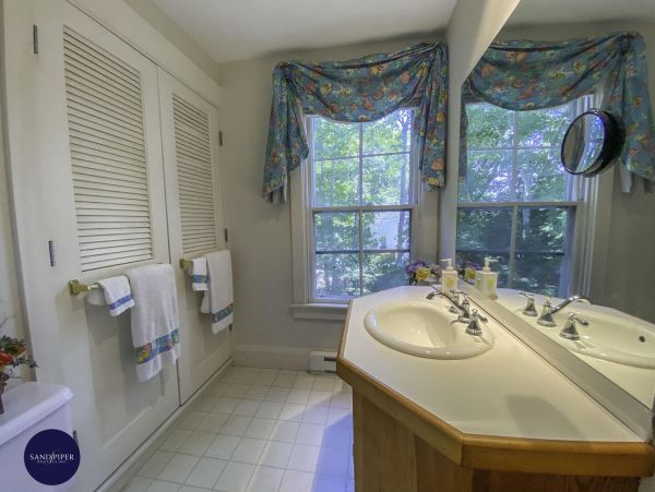 Cape Cod Home 994860