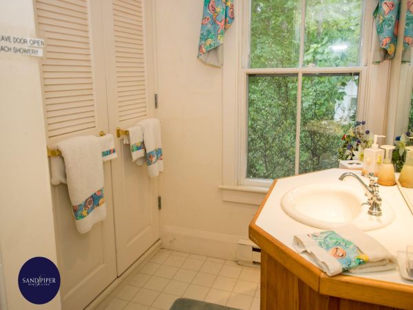 Cape Cod Home 994860