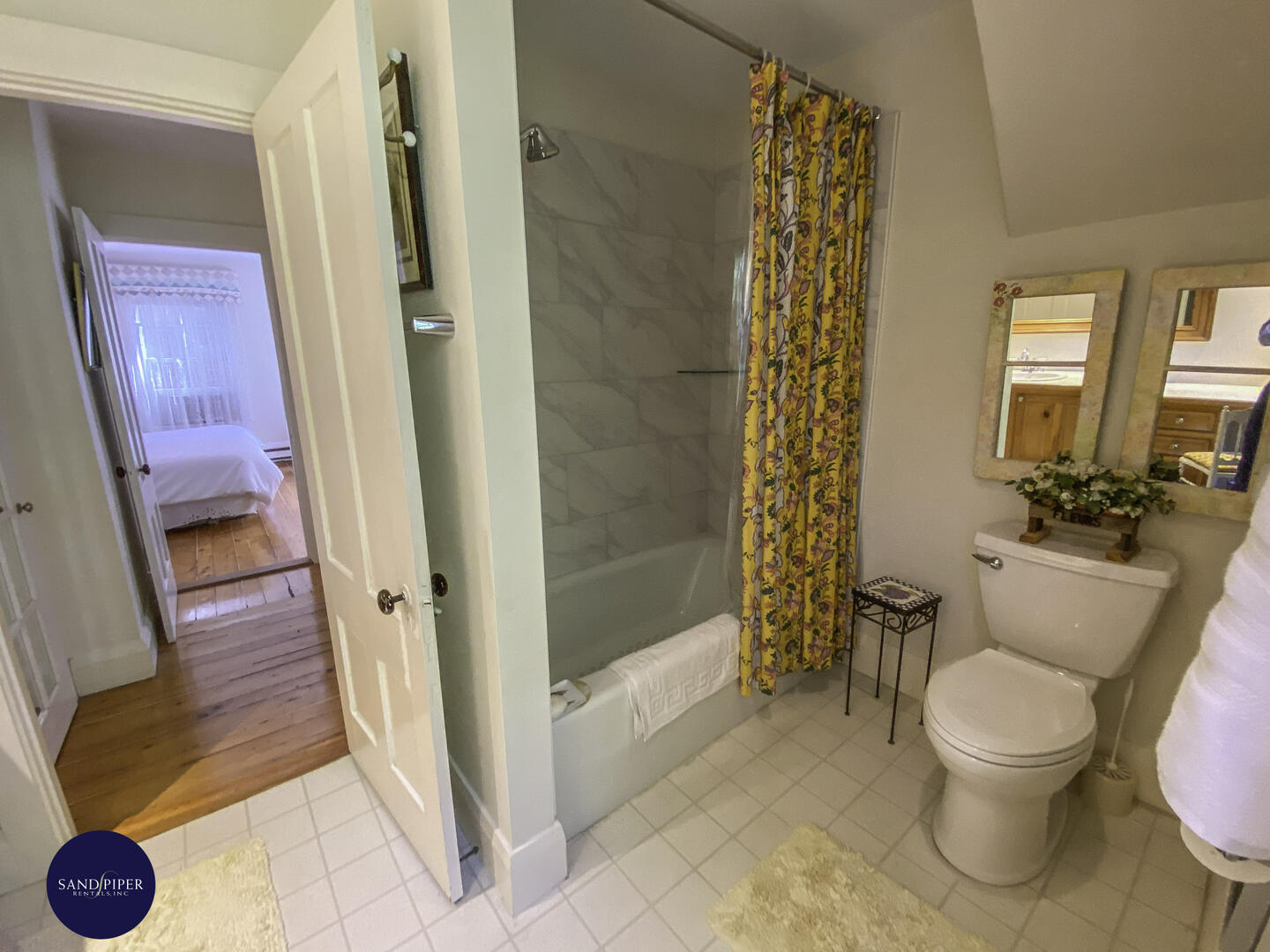 Cape Cod Home 994860