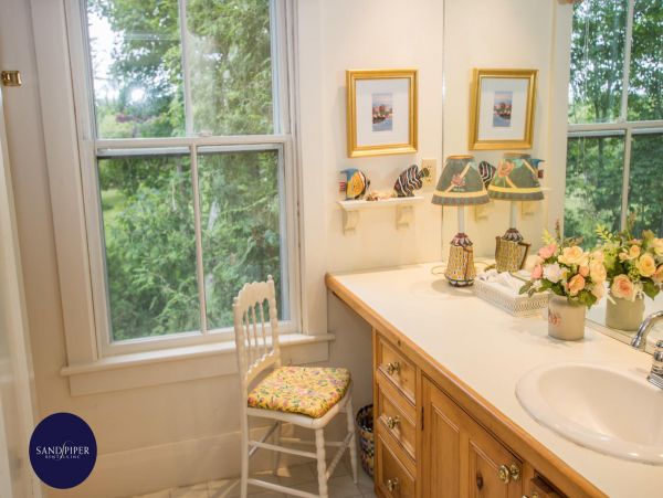 Cape Cod Home 994860