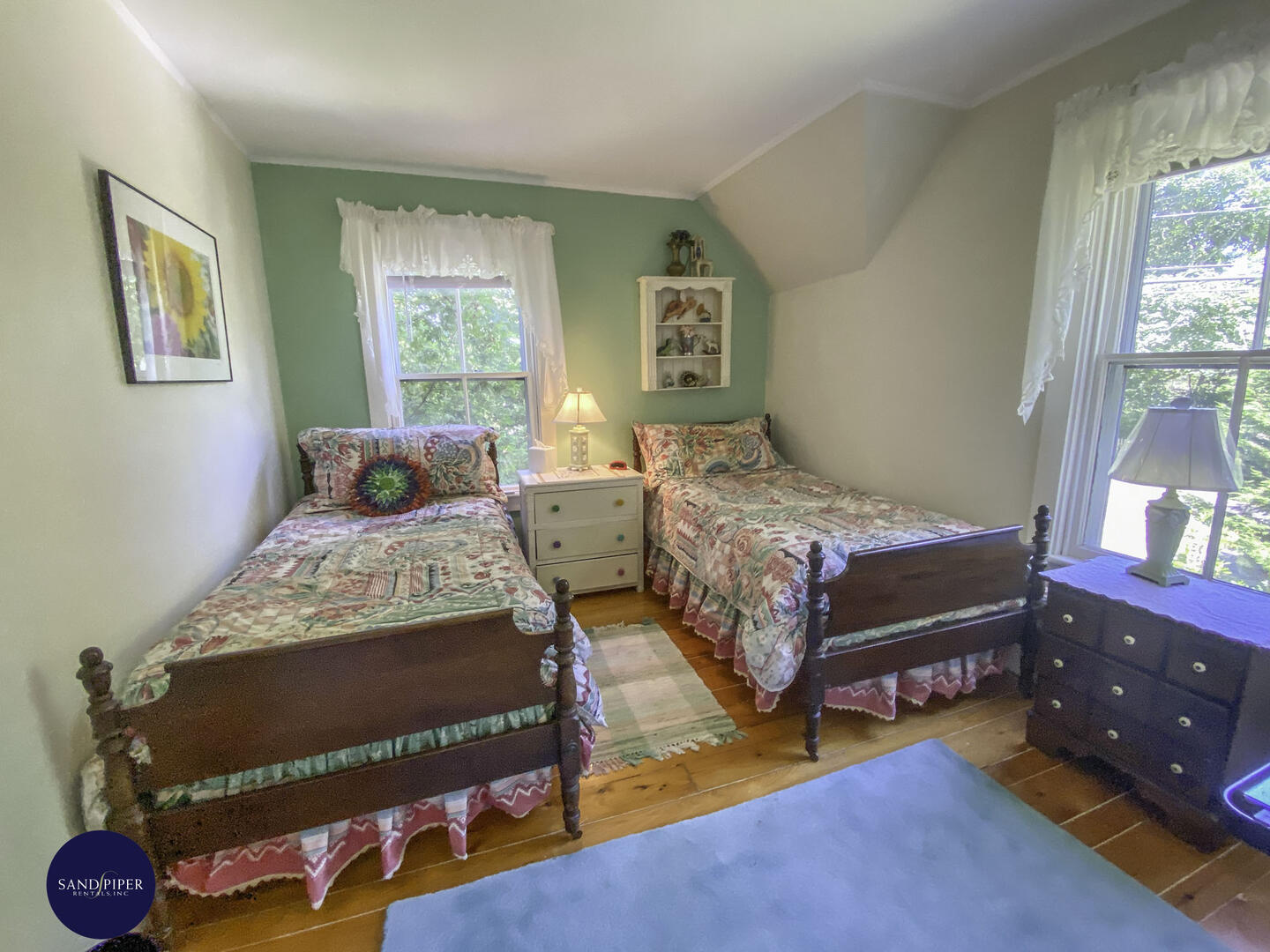 Cape Cod Home 994860