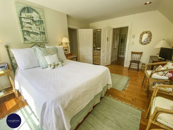 Cape Cod Home 994860