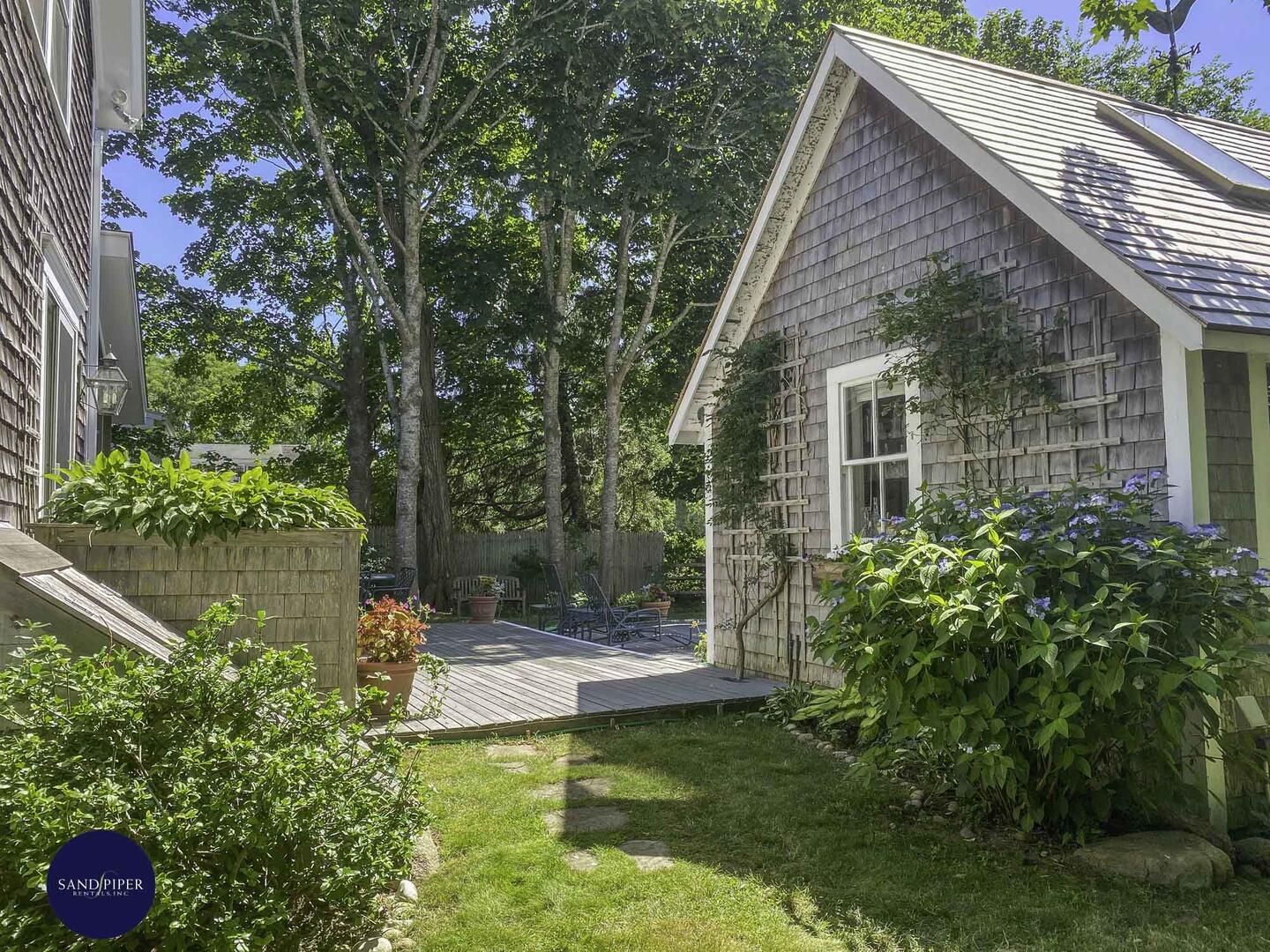 Cape Cod Home 994860