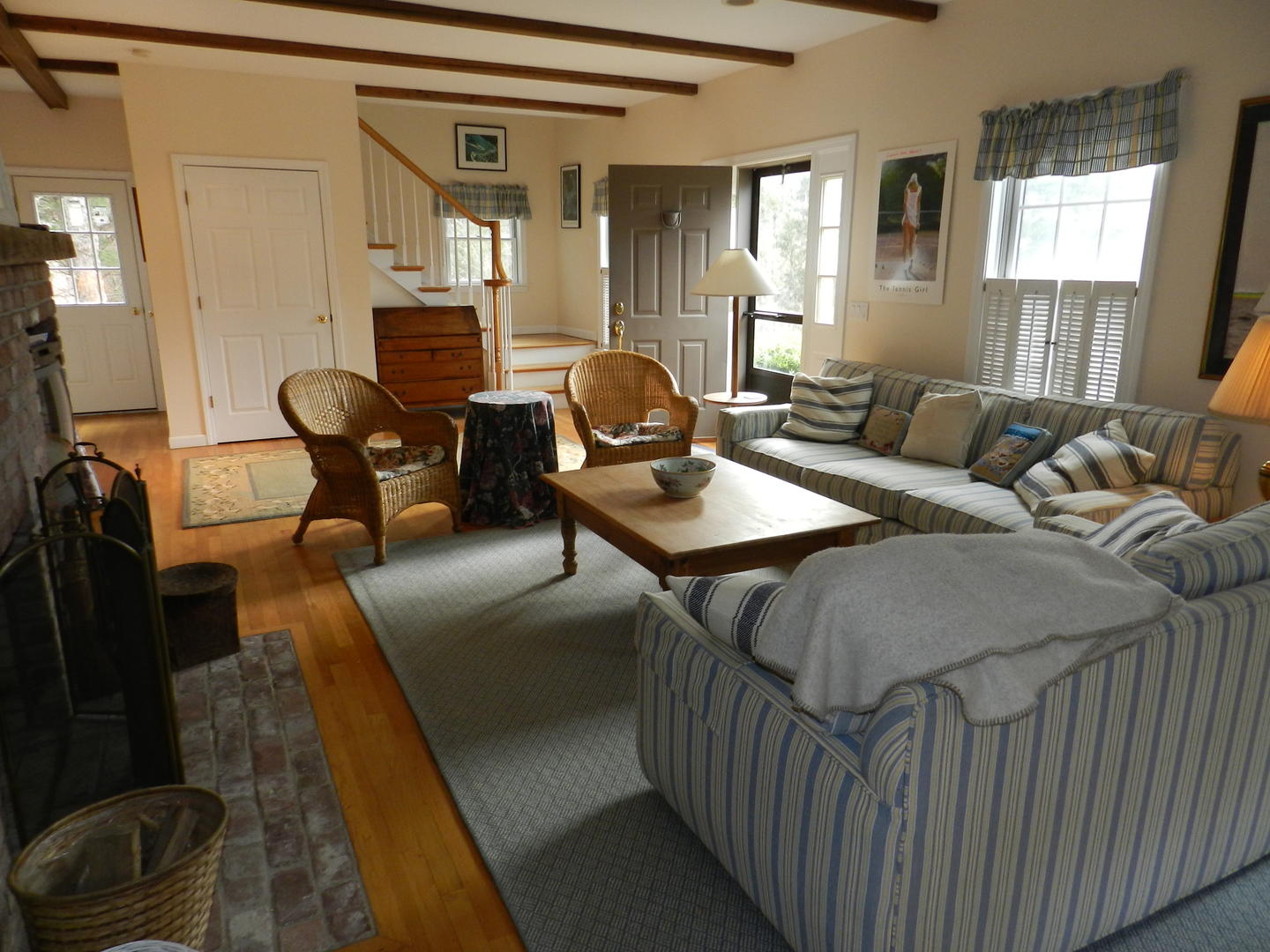Cape Cod Home 994861